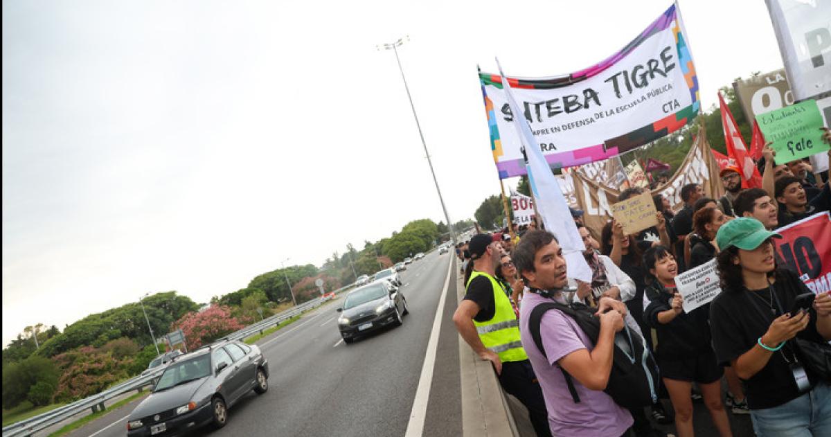 Organizaciones de iquierda cortan Panamericana Los trabajadores de FATE est�n en la f�brica