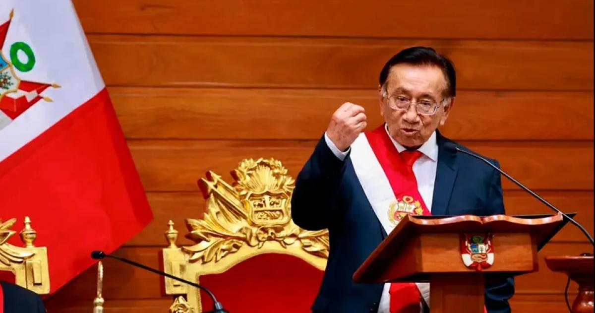 En su primer mensaje a la nación prometió elecciones libres