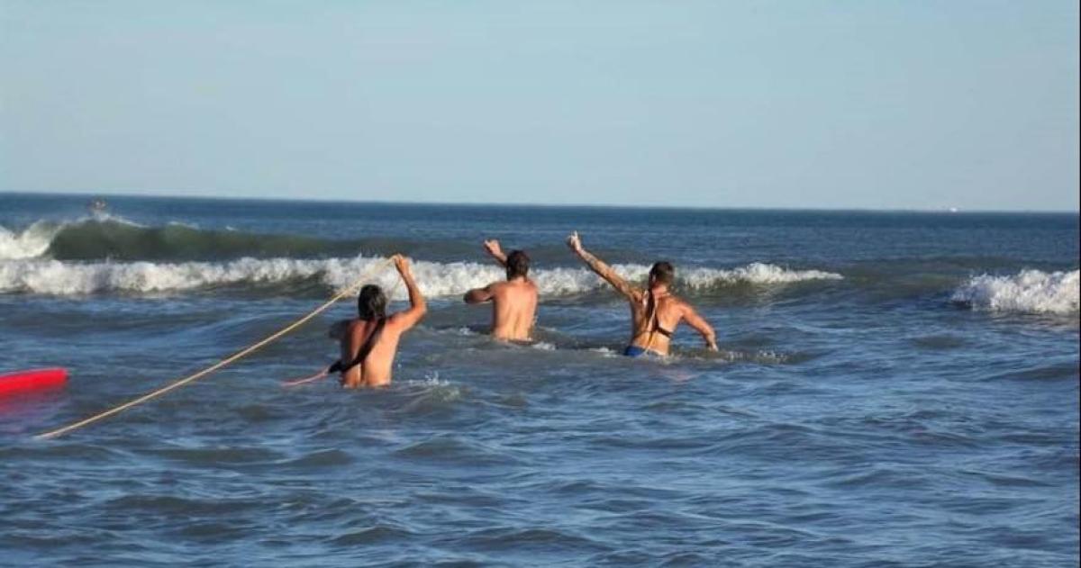 Agustín quien cuenta con formación en salvataje no se quedó como un espectador m�s