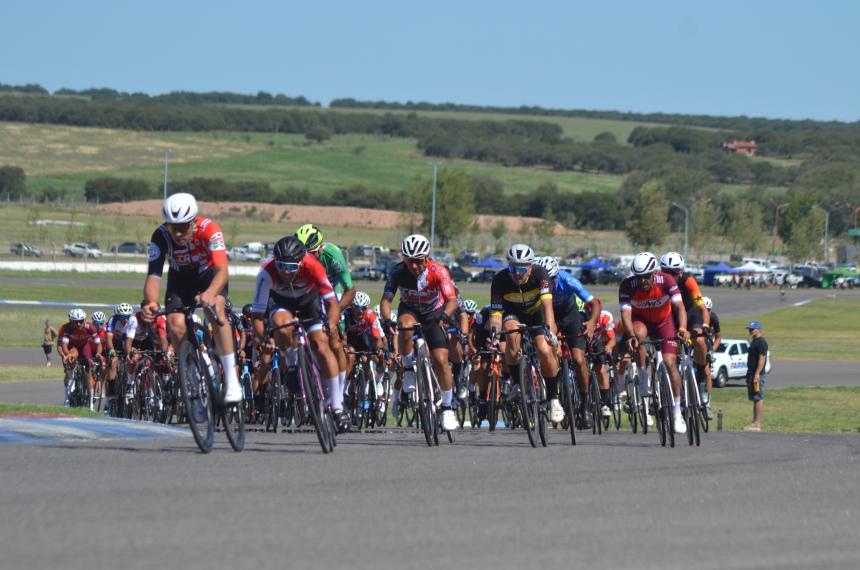Eder el primer liacuteder en el Autoacutedromo