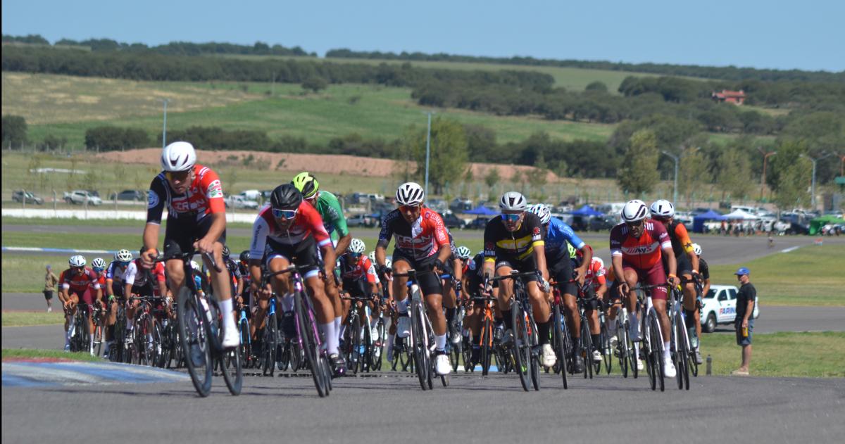 Eder el primer liacuteder en el Autoacutedromo