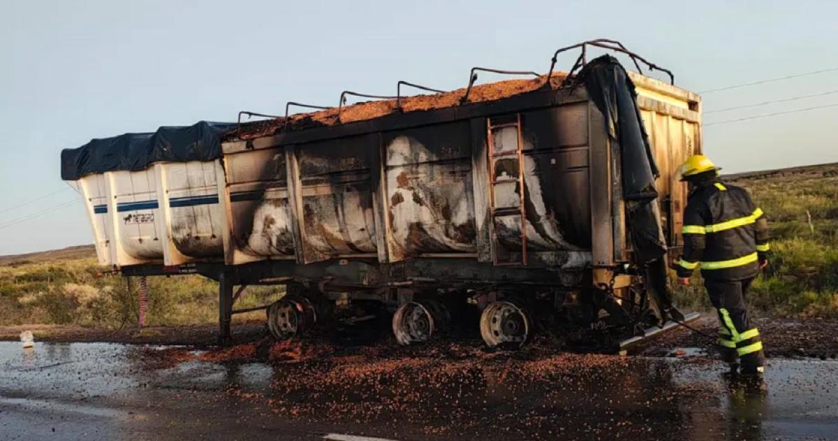  La magnitud del incendio requirió la intervención de los bomberos