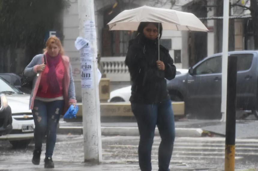 Las autoridades recomiendan precaución a quienes circulen por la ciudad