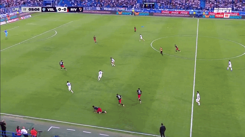 River cae ante Veacutelez en Liniers