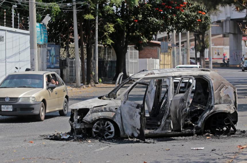  Escenas de guerra urbana mantienen a la población bajo fuego