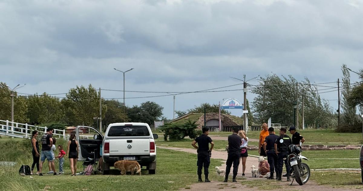 Los efectivos policiales quedaron al resguardo de sus mascotas