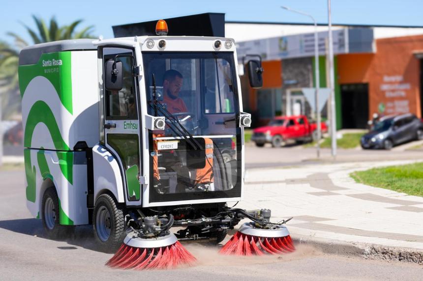 Las barredoras comenzaron a trabajar tras el temporal de la semana pasada