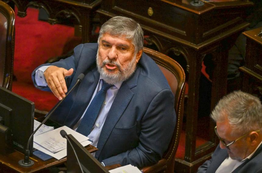 Mayans es cuestionado por su vínculo con CFK