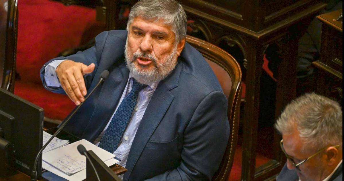 Mayans es cuestionado por su vínculo con CFK