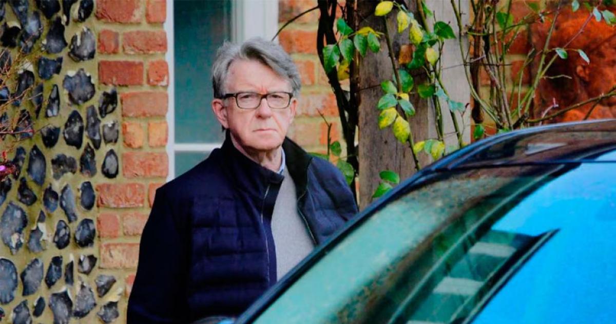 iexclTerremoto en Londres El fantasma de Epstein se lleva puesto a Peter Mandelson- Arresto requisa y escaacutendalo total