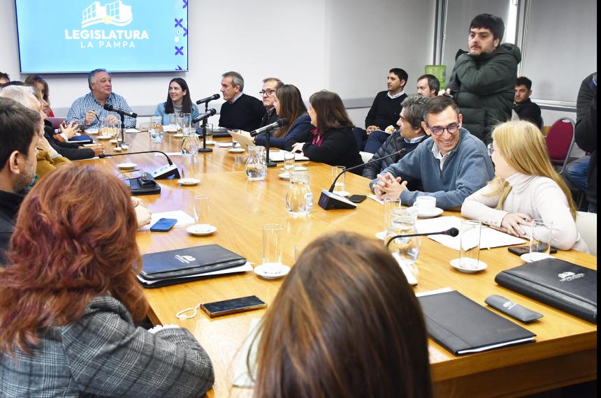 El vernismo maneja los tiempos y el poder de fuego