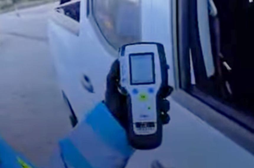 Le estaba ensentildeando- un padre hizo manejar a su hijo de 16 antildeos en plena Ruta 40