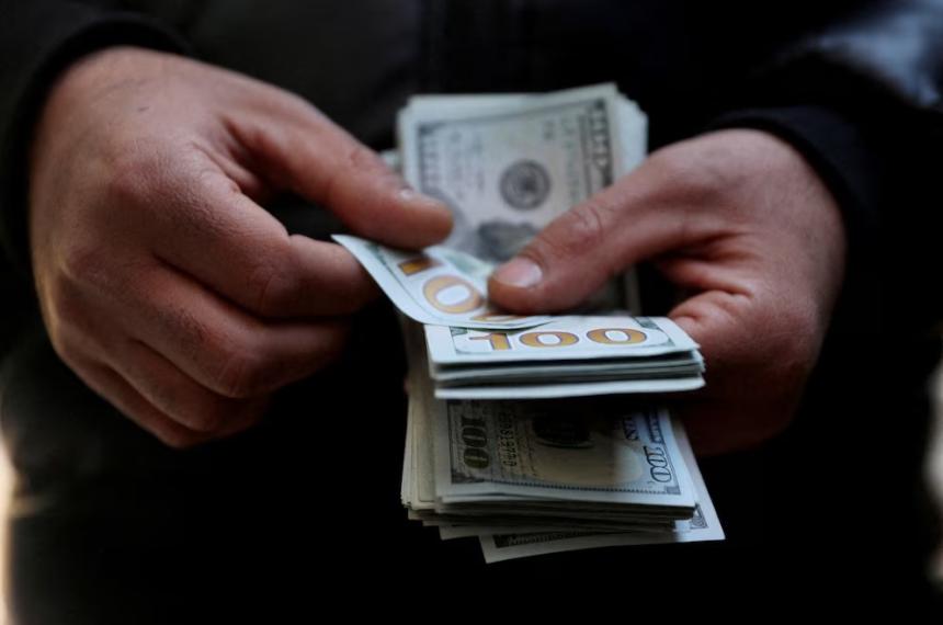 El dólar mayorista cae 51-en-porciento- en el transcurso de 2026