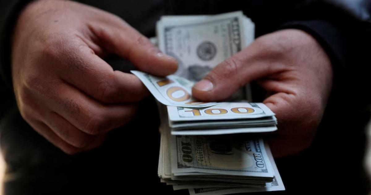 El dólar mayorista cae 51-en-porciento- en el transcurso de 2026