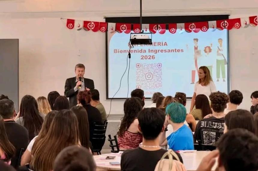 Alpa pidioacute fortalecer a la Universidad en la bienvenida a Enfermeriacutea