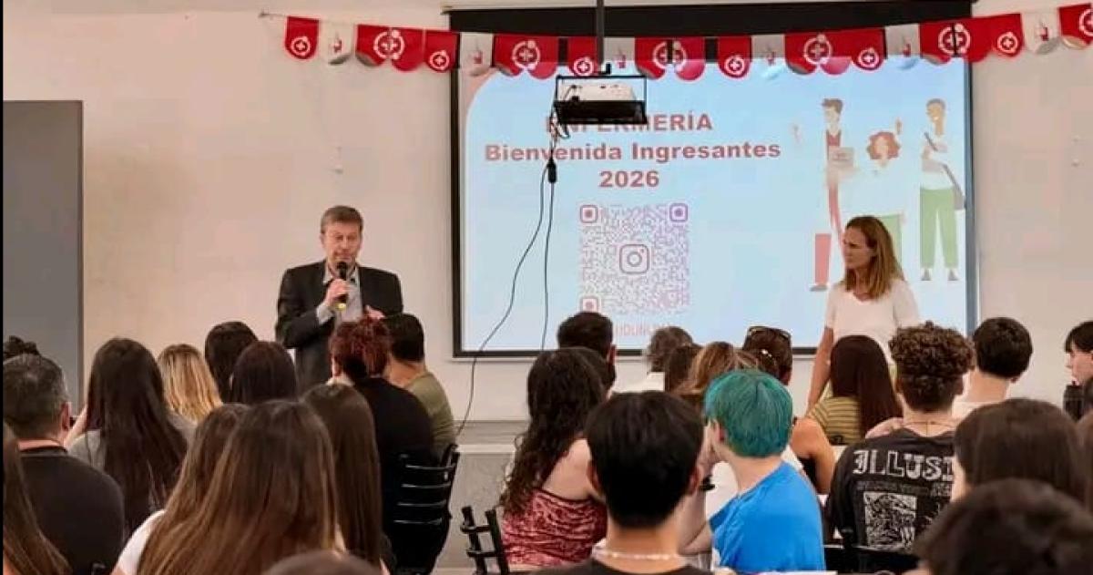 Alpa pidioacute fortalecer a la Universidad en la bienvenida a Enfermeriacutea