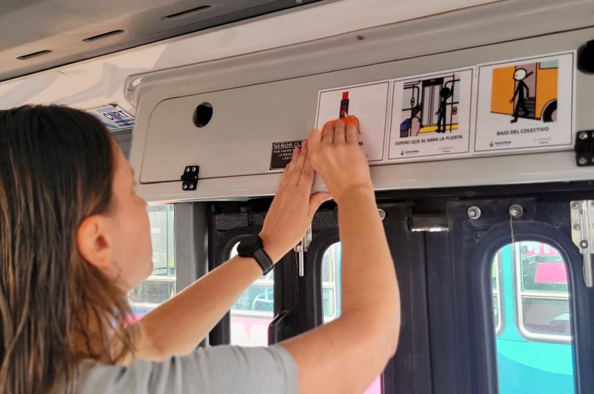 El municipio sentildealiza escuelas acondiciona los CDI y coloca pictogramas en los colectivos