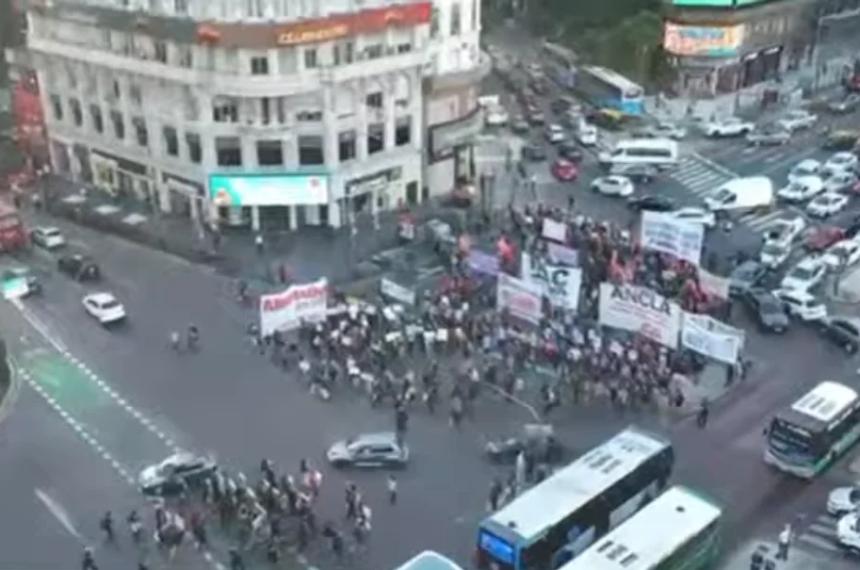 La protesta de este viernes con corte de calle en la 9 de Julio