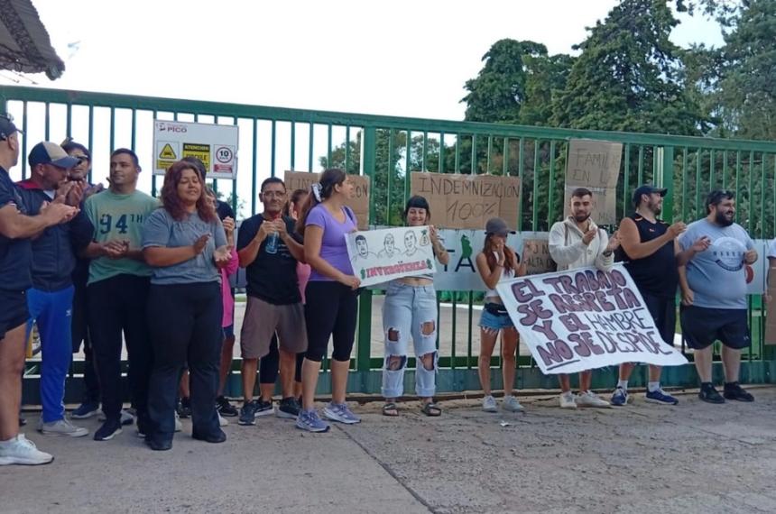 Trabajadores reclaman que se les pague lo que corresponde