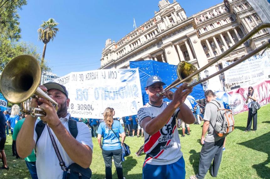 La CGT se movilizó a la Plaza Lavalle frente al Palacio de Tribunales contra la reforma laboral