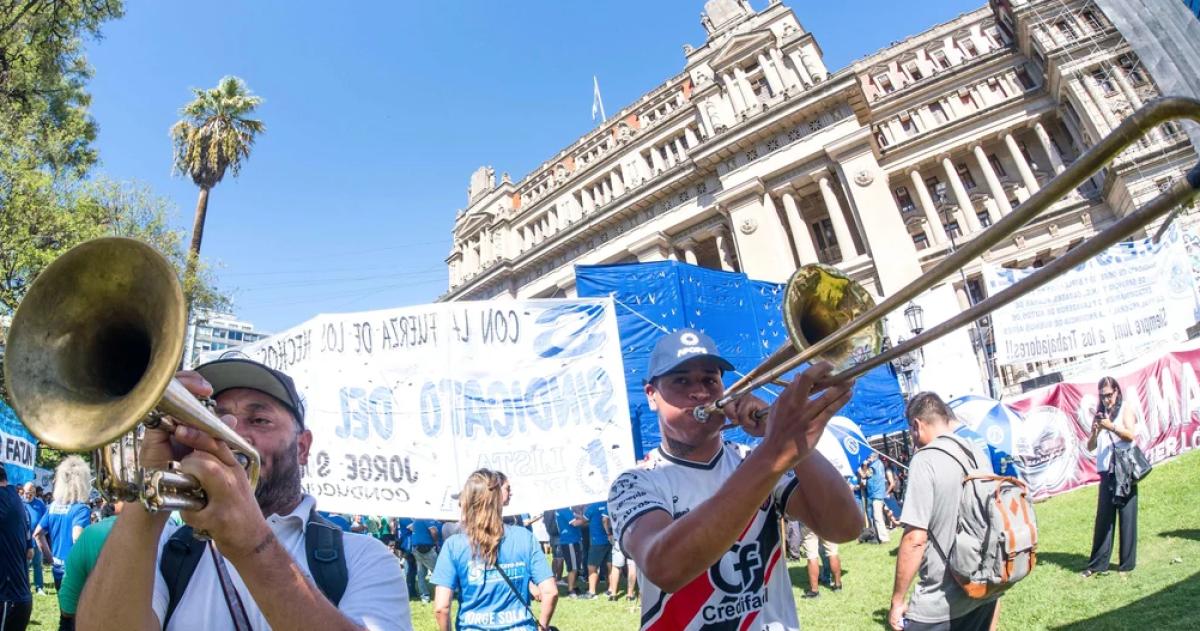 La CGT se movilizó a la Plaza Lavalle frente al Palacio de Tribunales en protesta a la reforma laboral