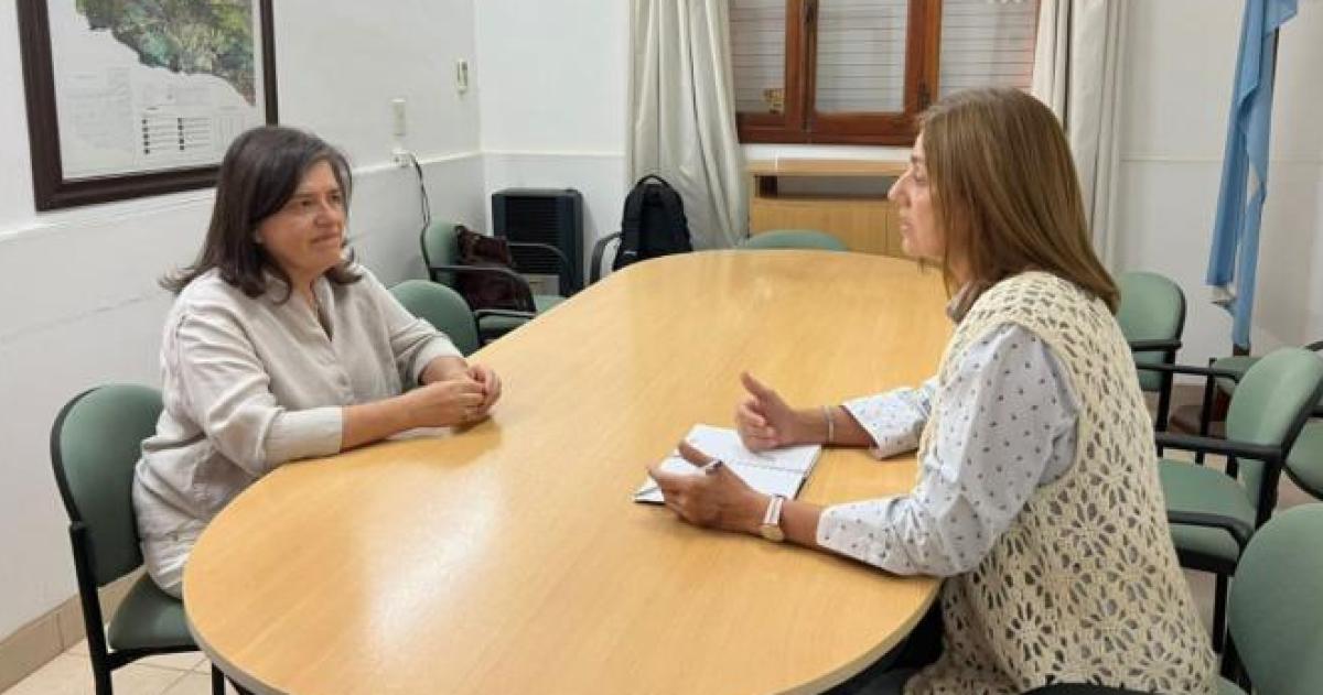 La ministra Fernanda Gonz�lez y la decana Lía Molas