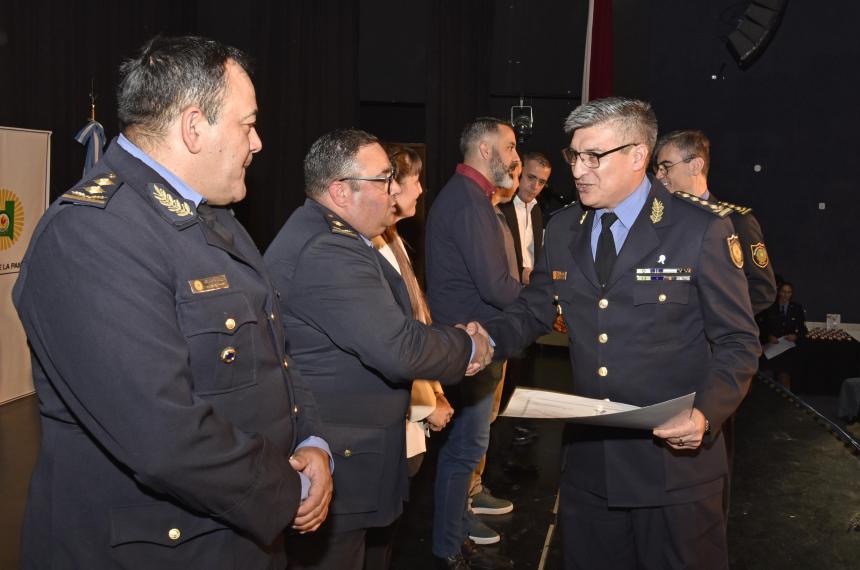 Unidad de Geacutenero- disputa por horarios disparoacute una denuncia contra el Jefe de Policiacutea