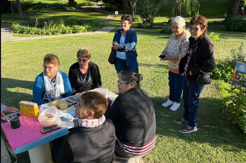 El albergue permite que diferentes personas puedan disfrutar un lugar frente al mar