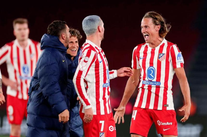 El Atleacutetico a la final de la Copa- Sufrioacute una paliza en el Camp Nou pero el 4-0 de la ida fue el seguro de vida