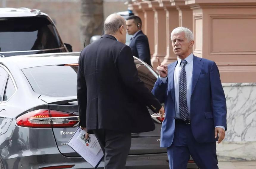 El ministro oficializar� su salida este miércoles por razones personales y desgaste en la gestión