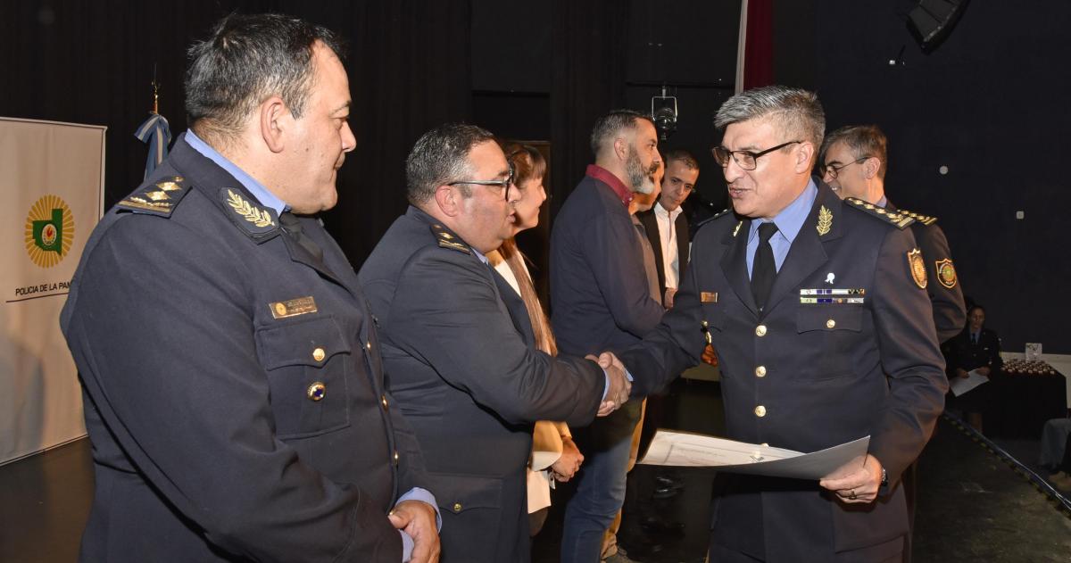 Unidad de Geacutenero- disputa por horarios disparoacute una denuncia contra el Jefe de Policiacutea