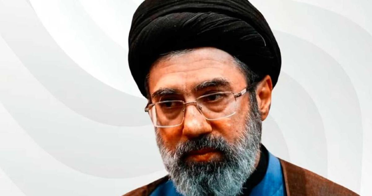 Iraacuten tiene nuevo Duentildeo- Mojtaba Jamenei el heredero que llega con olor a poacutelvora y la bendicioacuten de los fusiles