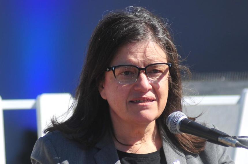 Produccioacuten- la ministra con los tapones de punta contra la oposicioacuten legislativa  