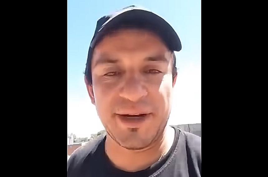 El empleado despedido reclamó un trato digno