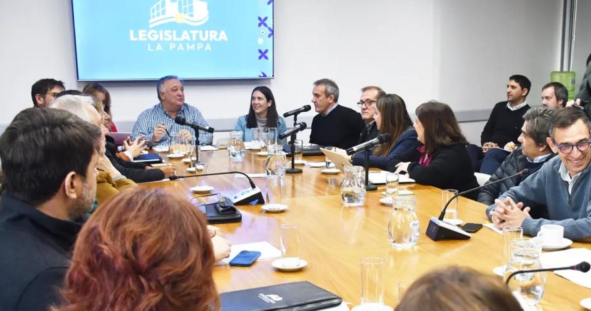 Pese al alineamiento del vernismo con el Centro Cívico la batalla legislativa no ser� sencilla