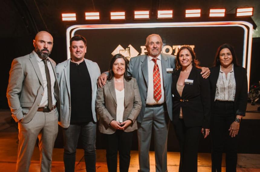 El año pasado la empresa Pilotti celebró sus 45 años- frente a la crisis tienen en claro que lo �ltimo que se tocan son las fuentes laborales