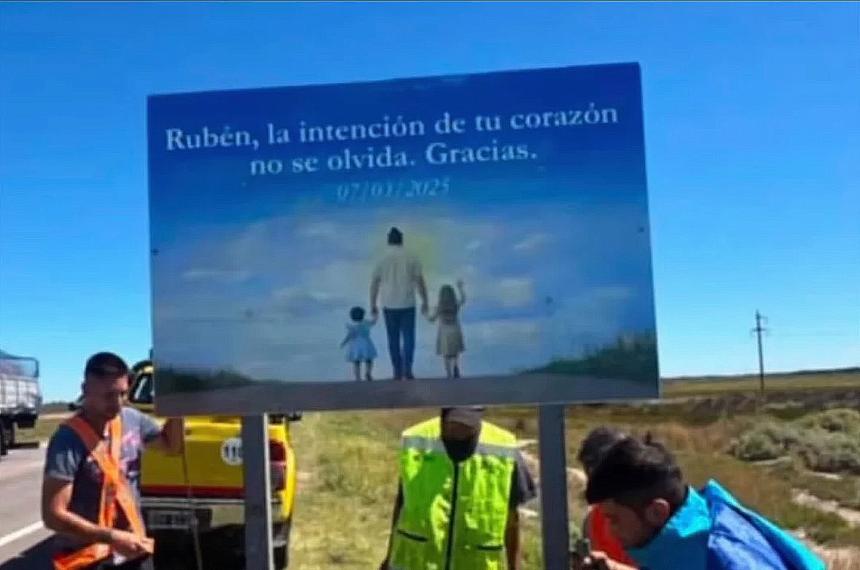 El cartel que homenajea a Zalazar