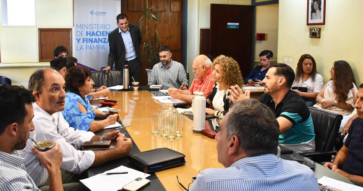 El Gobierno convocoacute a paritarias para el 10 de marzo