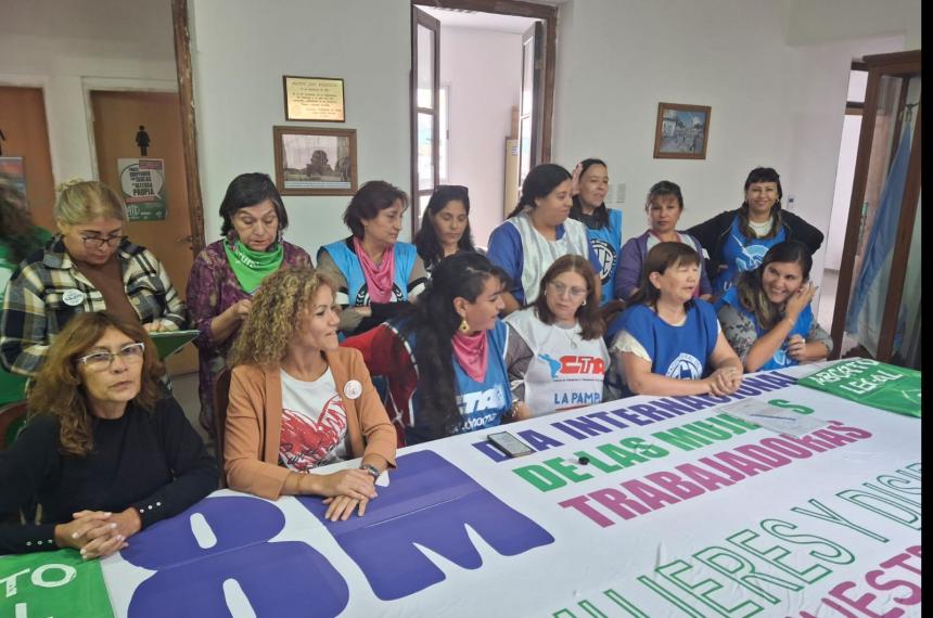 Marcha en Santa Rosa por el Diacutea Internacional de la Mujer