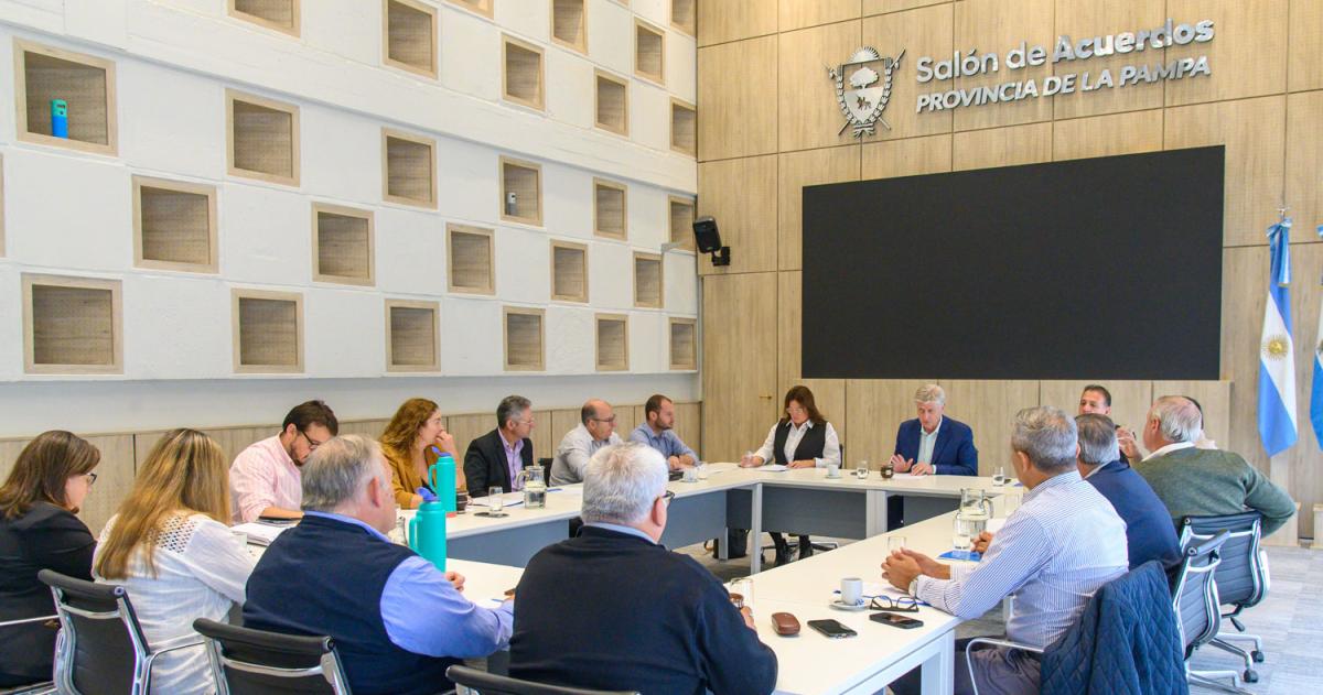 La reunión de Ziliotto con los municipios en el Salón de Acuerdos