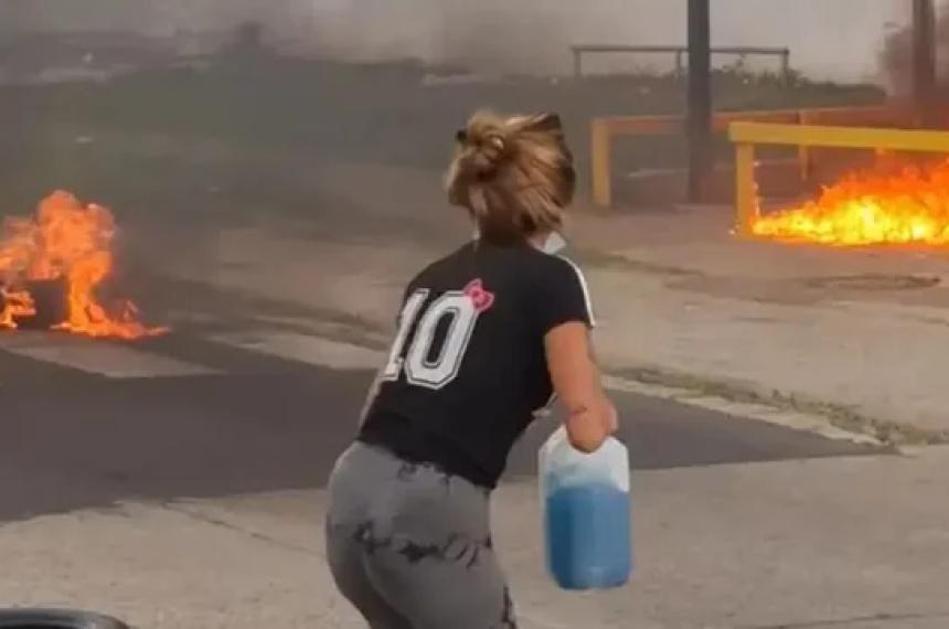 La protesta incluyó el uso de bidones de combustible y gomas encendidas