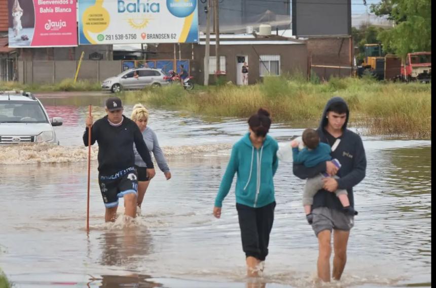 El desborde del arroyo Napost� y del canal Maldonado generó inundaciones repentinas