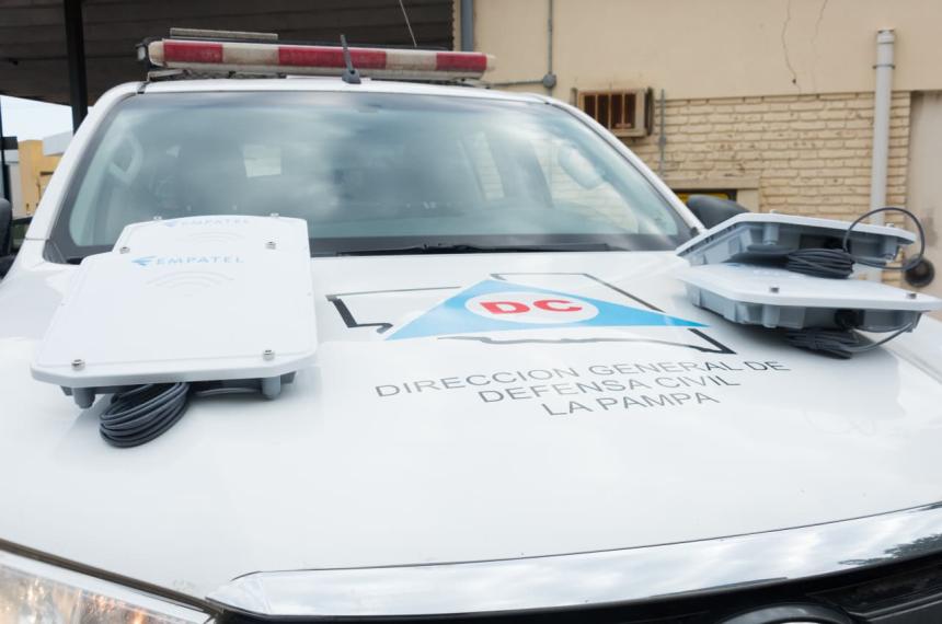 Incorporaron antenas de internet satelital a moacuteviles policiales y de Defensa Civil