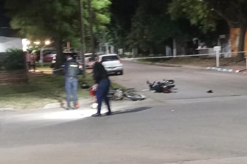 Violento choque entre dos motos en Pestalozzi t Pio XII