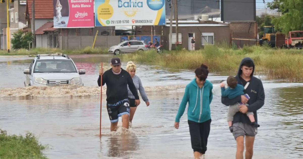 El desborde del arroyo Napost� y del canal Maldonado generó inundaciones repentinas