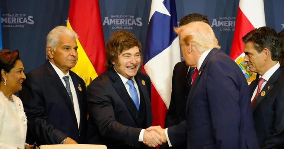 Javier Milei y Donald Trump en el saludo inaugural del Escudo de las Américas