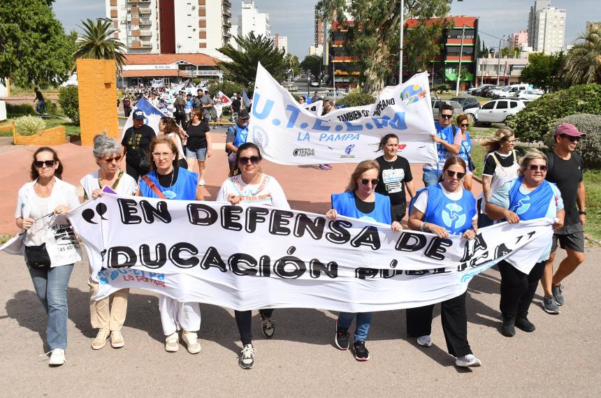 La medida de fuerza va incubando otro conflicto- el descuento de los días de paro