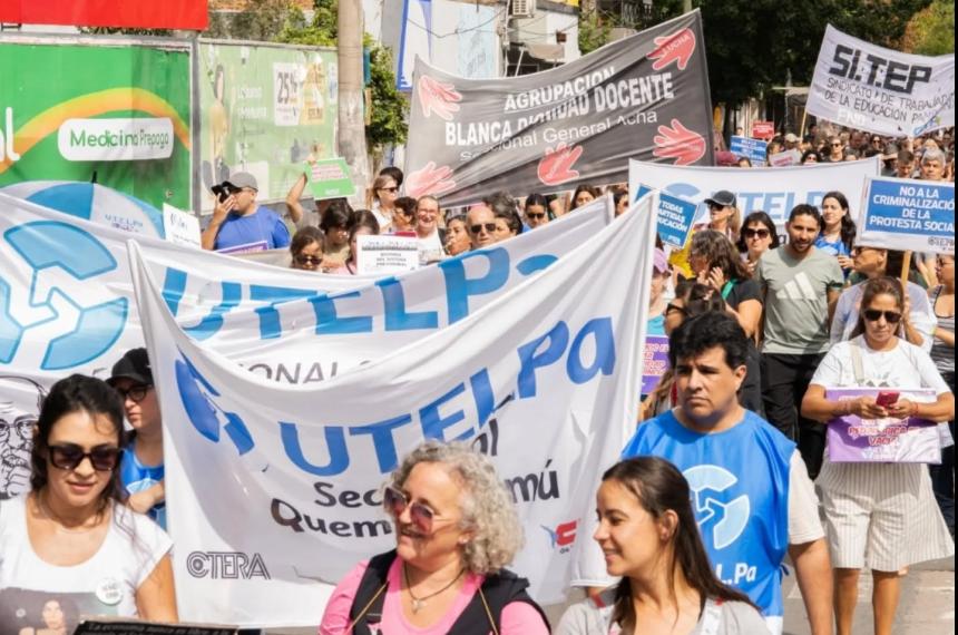La marcha del 2 de marzo de UTELPa con docentes de todas las seccionales
