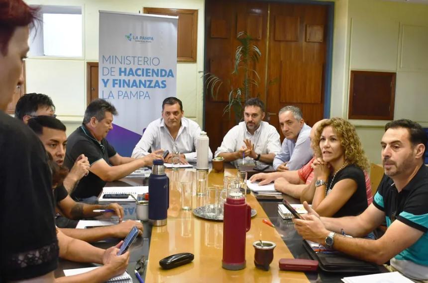 Uno de los encuentros paritarios en Casa de Gobierno