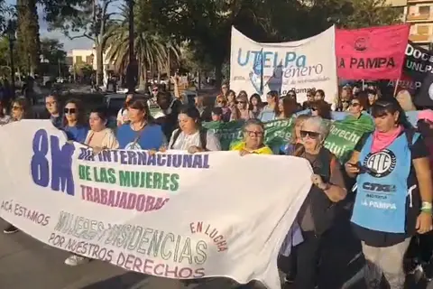 El 8M copoacute las calles de Santa Rosa con un fuerte reclamo contra el ajuste y la violencia